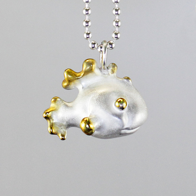 Schmuck von der Bey, Dicker Fisch, 935 Silber, teilvergoldet