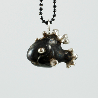 Schmuck von der Bey, Dicker Fisch, 935 Silber, teilgeschwärzt