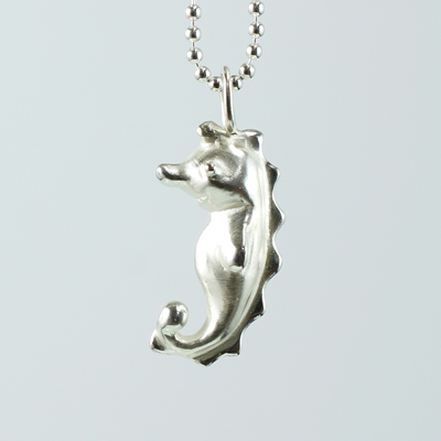 Schmuck von der Bey, Kleines Seepferdchen, 935 Silber