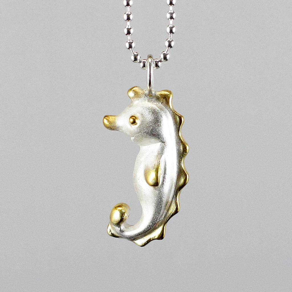 Schmuck von der Bey, Kleines Seepferdchen, 935 Silber, teilvergoldet