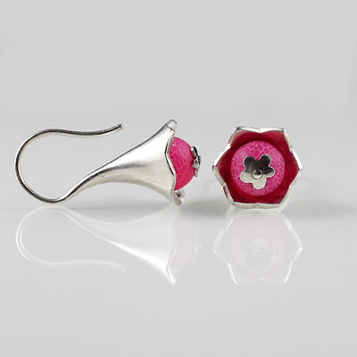 Annette von der Bey, Kelchohrringe Pink