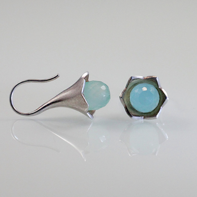 Schmuck von der Bey, Kelchohrringe Aqua, 935 Silber, Chalcedon