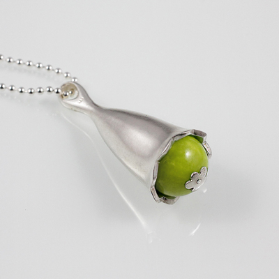 Schmuck von der Bey,Kelchanhänger Apfelgrün an Kugelkette, 935 Silber, Jade