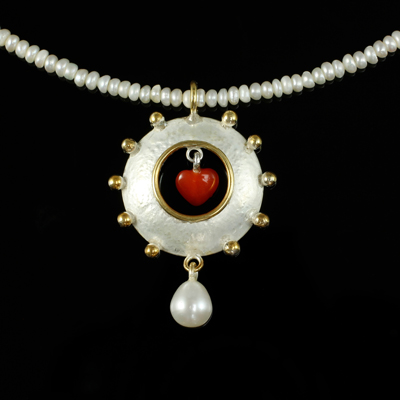 Schmuck von der Bey, Herzchenkette, 935 Silber, teilvergoldet, Koralle, Perlen