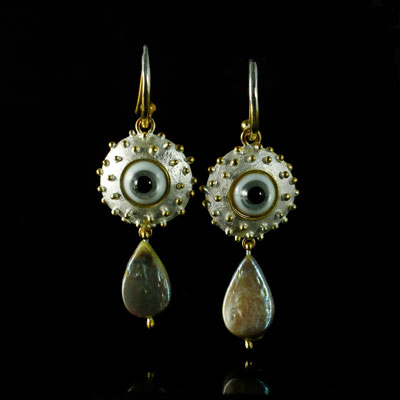Schmuck von der Bey, Ohrringe Auge, 935 Silber teilvergoldet, Gals, Biwaperlen