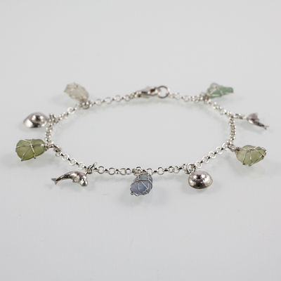 Schmuck von der Bey, Sammelarmband Meer, 935 Silber, ziselierte Delphine und Schneckenhäuser, Meeresglas