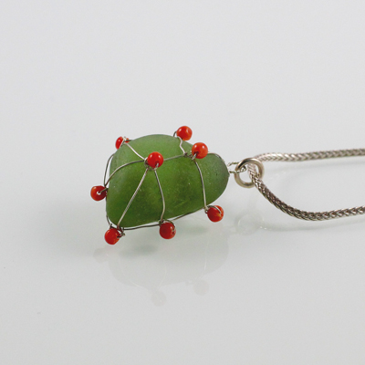 Schmuck von der Bey, Anhänger Meeresgrün, 935 Silber, grünes Meeresglas, Koralle