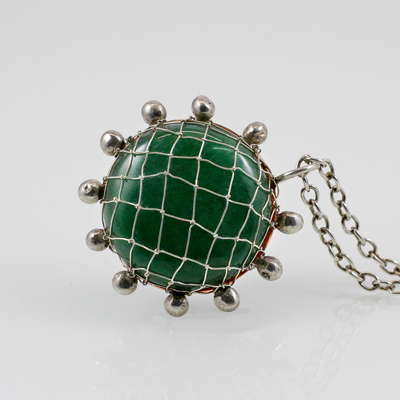 Schmuck von der Bey, Amulett mit Fischen, 935 Silber, Kupfer, Aventurin