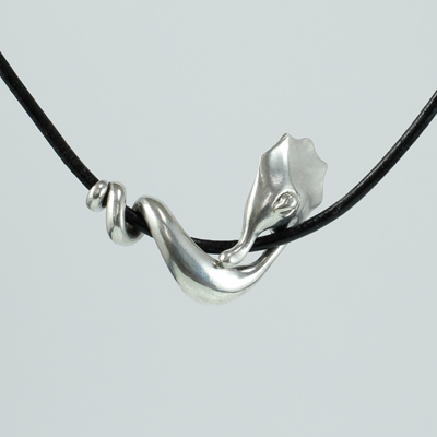 Schmuck von der Bey, Gewundenes Seepferdchen, 935 Silber