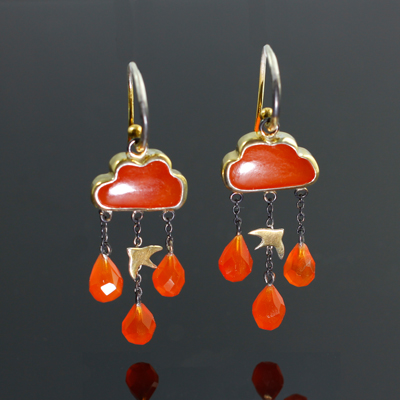 Schmuck von der Bey, Wolkenohrringe, 935 Silber, teilvergoldet und -geschwärzt, Karneol